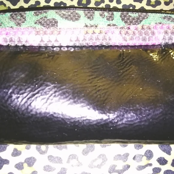 Betseyville cheetah purse - Picture 9 of 14